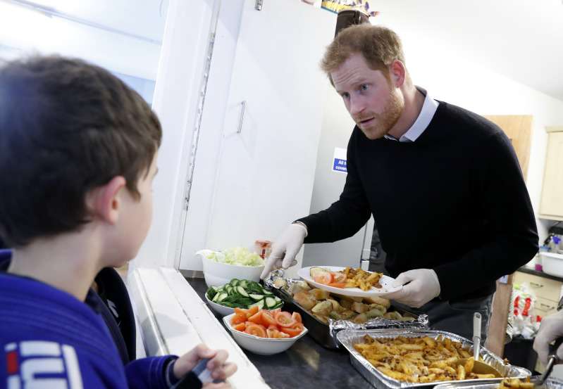 Prince Harry Serves Lunch To School Kids, While Meghan Is Throwing A Baby Shower Party In New YorkPrince Harry Serves Lunch To School Kids, While Meghan Is Throwing A Baby Shower Party In New YorkPrince Harry Serves Lunch To School Kids, While Meghan Is Throwing A Baby Shower Party In New York